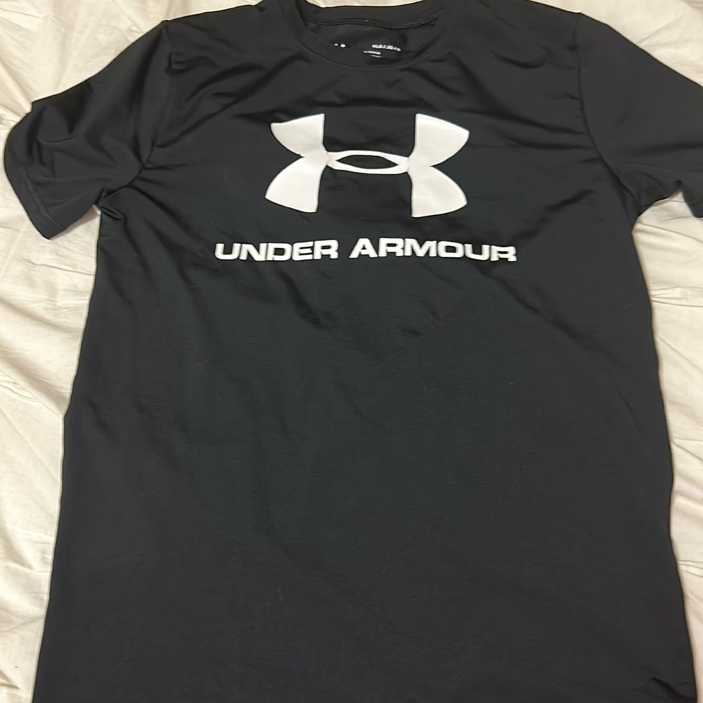 Under Armor Tee💥